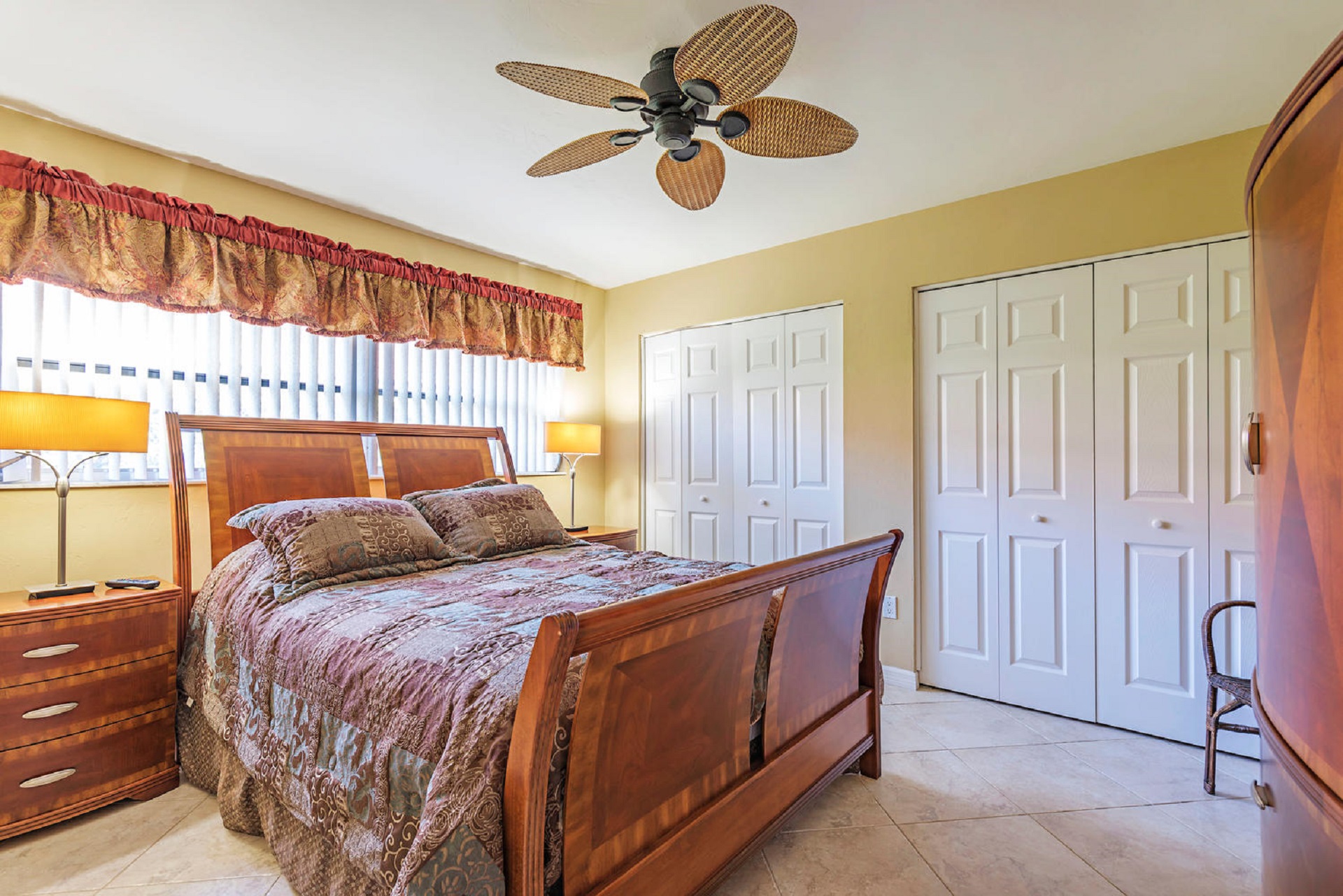 Vanderbilt beach rentals 3rd bedroom with 32 inch tv