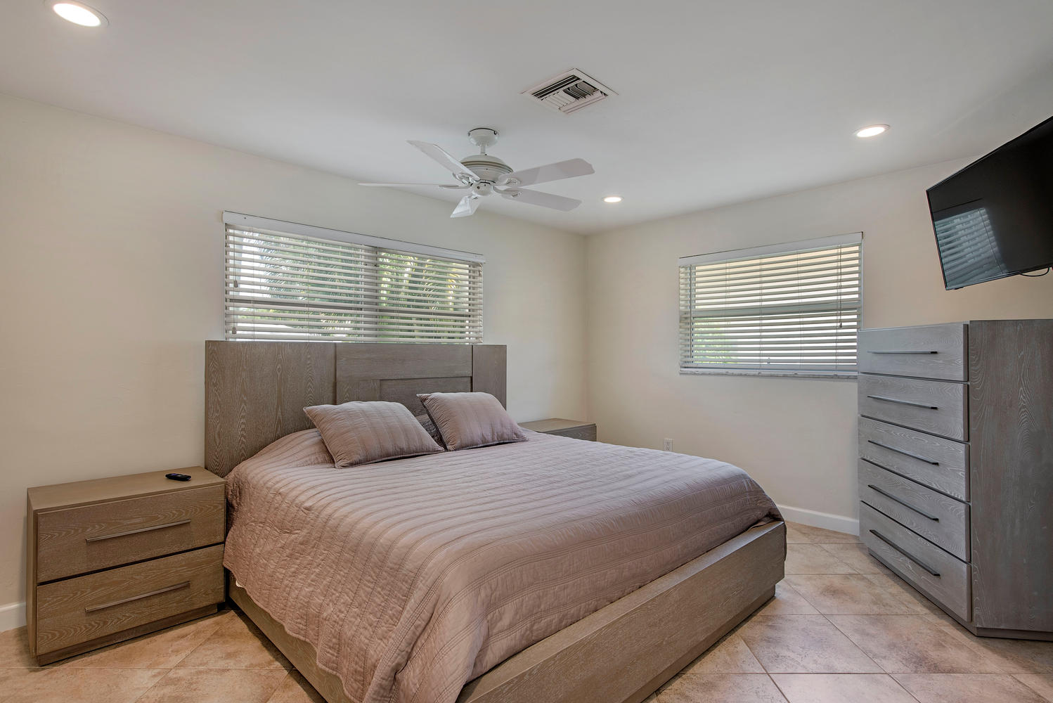 First bedroom in Naples vacation rental house