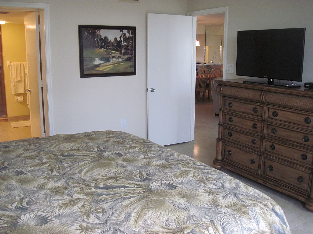 New Guest Bedroom Furniture, 34” TV, Tile Floor, Lamp, Window Shades, Pictures