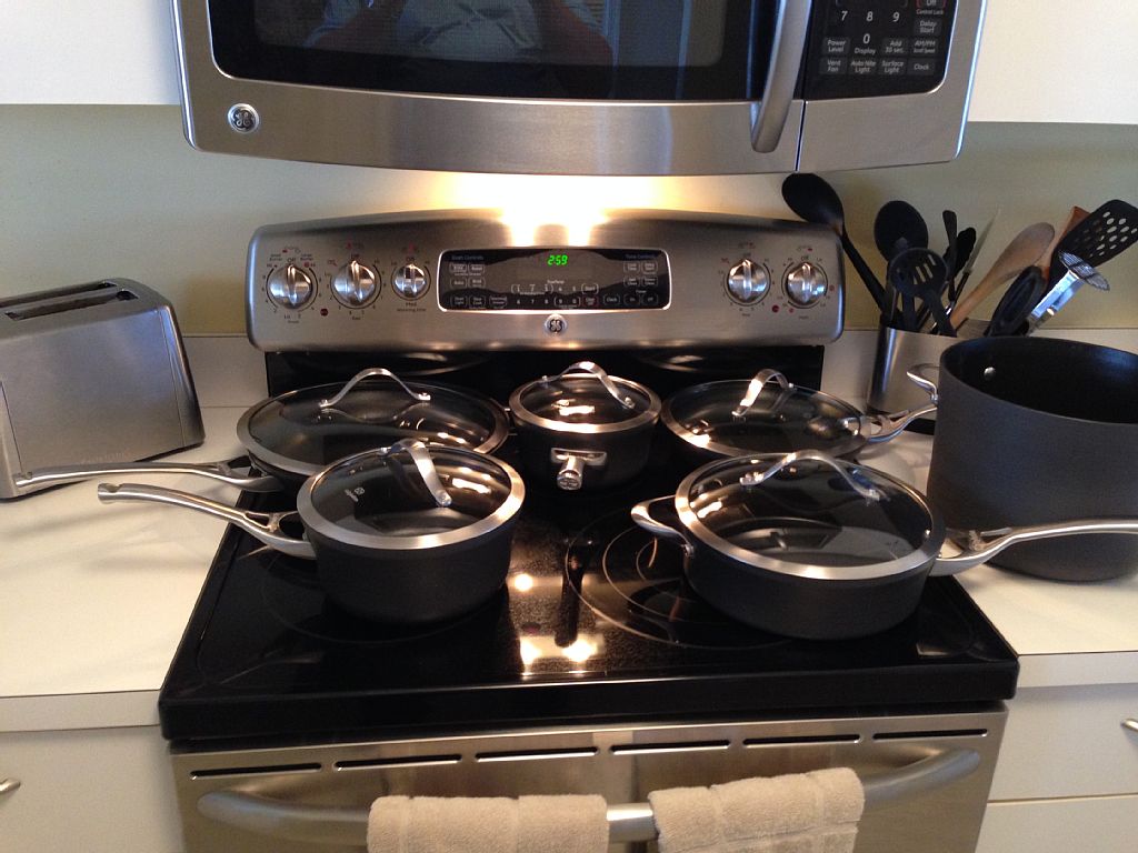 New Pots/Pans Top Quality and Full Set for Cooking in kitchen of luxury rental condo