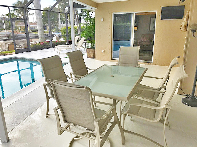 Naples beach rentals - Naples rental - outside dining area